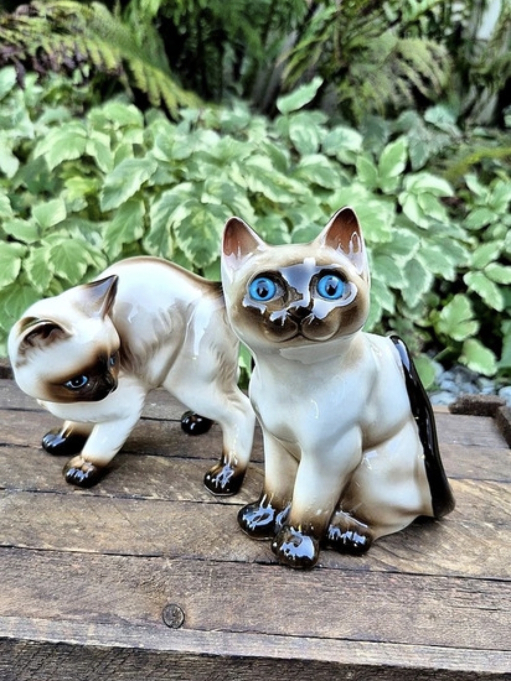 Vintage 1970s Siamese Cat Figurines Set of 2, MCM Ceramic Seal Point Kitten - Picture 4 of 14